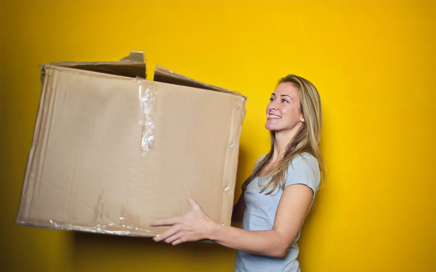Найм профессиональных услуг, чтобы помочь с переездом вашего дома в Дубае освободит вас от дополнительных расходов на покупку картонных коробок и найма разных поставщиков, чтобы помочь перевозить крупные предметы, включая мебель